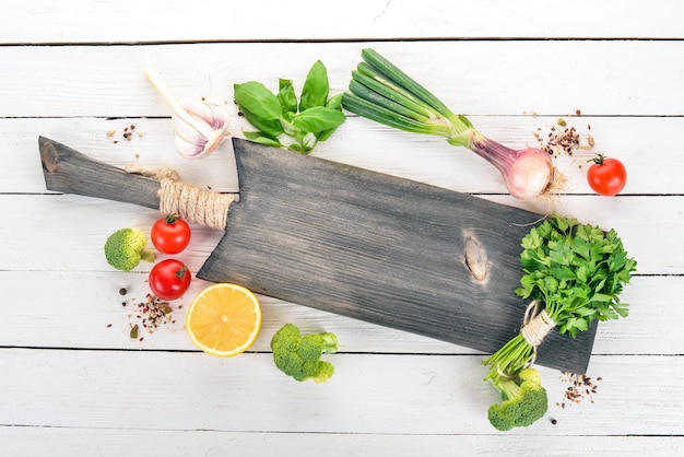 Čerstvé suroviny na kuchynskom stole